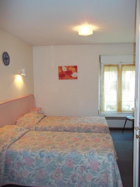 Hôtel L'Etoile d'Or à Bourbonne-les-Bains Chambre photo